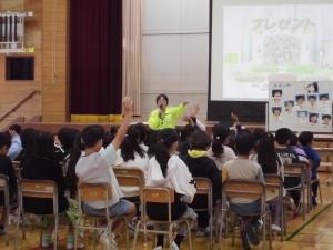 意見を発表する様子の写真