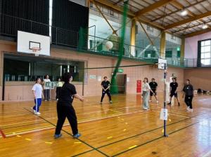 ソフトバレーボールを学生