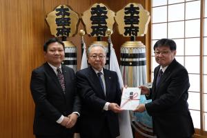 企業版ふるさと納税贈呈式1