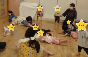 子ども体操をしている様子