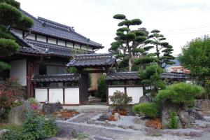 児嶋家住宅門及び塀外観