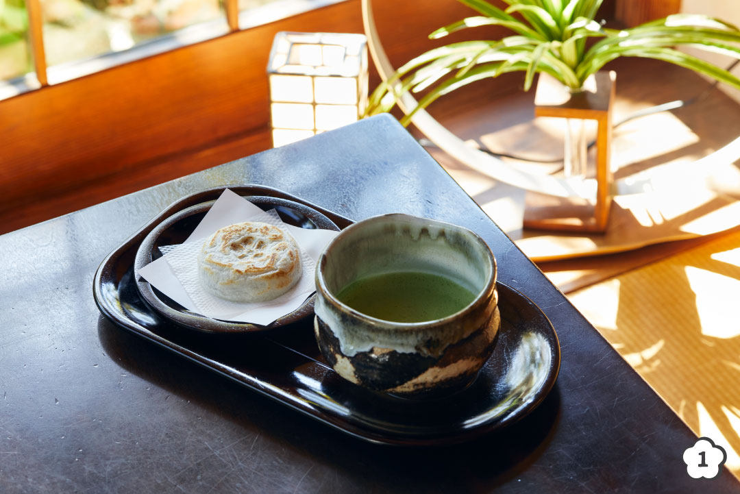 梅ヶ枝餅と抹茶のセット